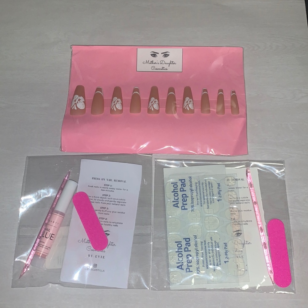 Press on nails